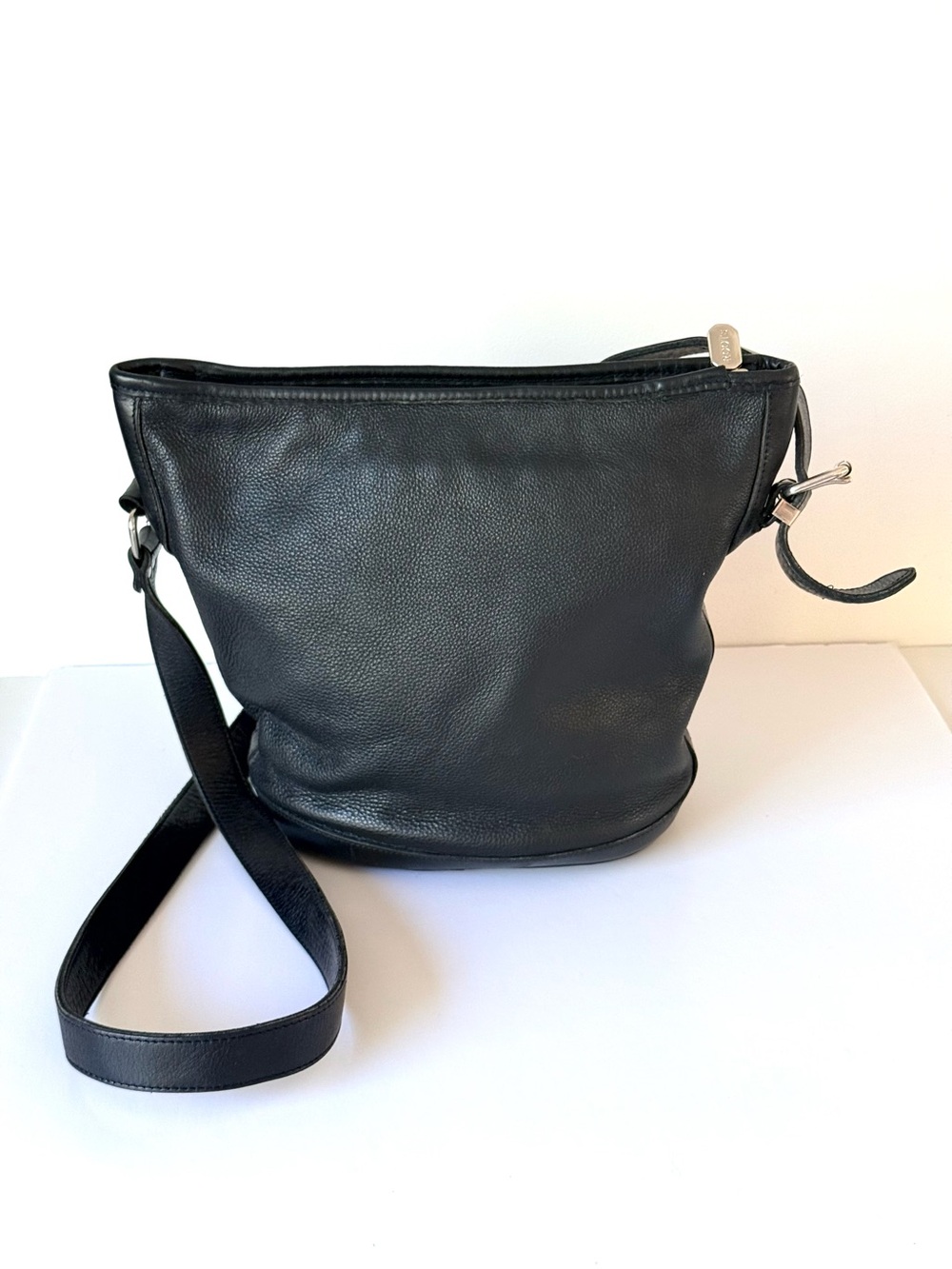 Vintage Roots Black Pebbled Leather Bucket Hobo Bag Purse Adjustable Strap